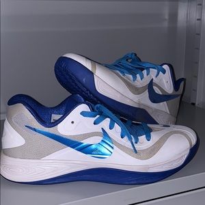 Nike Low top Hyperfuse basketball shoes